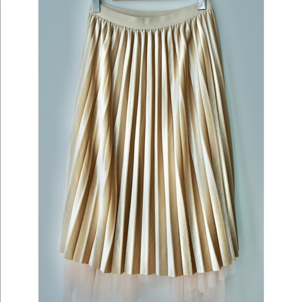 Never worn - Pleated, velvet, midi skirt